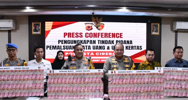 Barang Bukti Uang Palsu saat Press Rilis di Polresta Cirebon / Photo Dok Redaksi