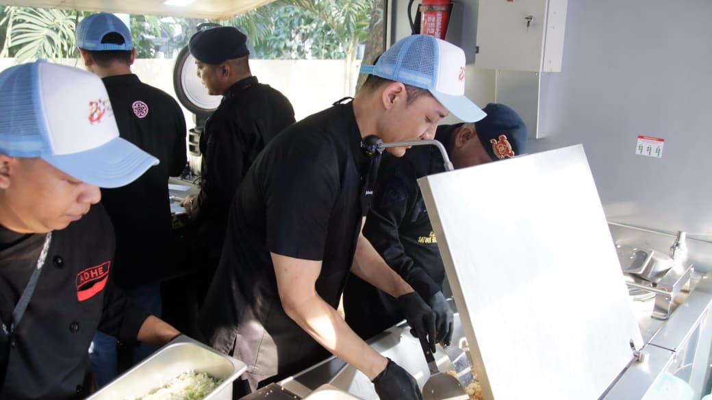 Chef Hideki Sajikan 250 Porsi Nasi Goreng di Pembukaan Pekan Olahraga Polri 2026, Simbol Kedekatan Polri dengan Warga