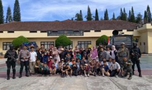 Batalyon B Pelopor Satbrimob Polda Jabar Terima Kunjungan Outing Class Sekolah Alam Al - Hakim di Mako Cikole Batalyon B Pelopor Satbrimob Polda Jabar Terima Kunjungan Outing Class Sekolah Alam Al - Hakim di Mako Cikole